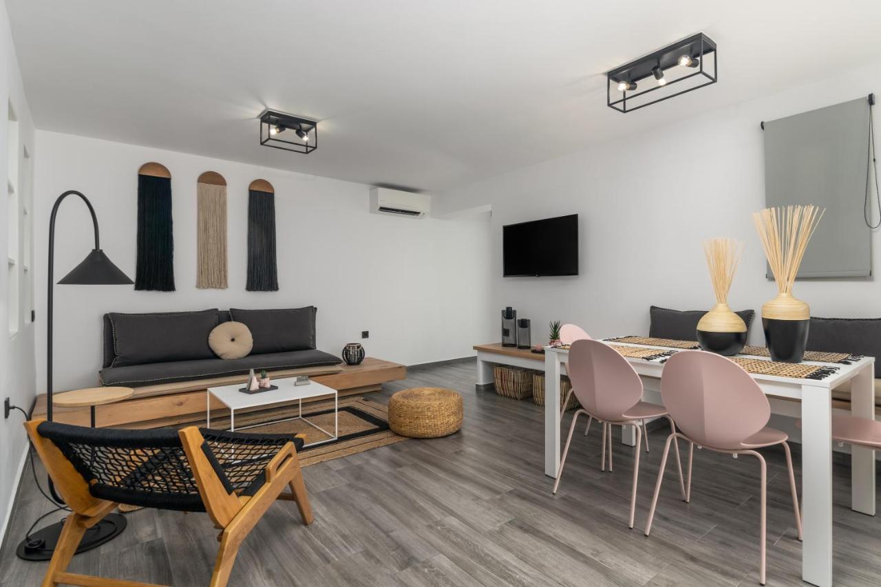 Margaret'S Unique Apartment Peran Triovasalos ภายนอก รูปภาพ